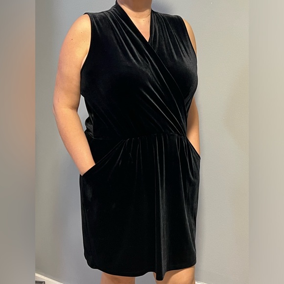 Dresses & Skirts - Midi velour dress